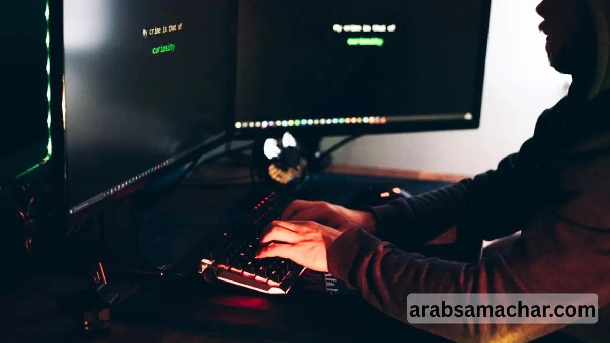 online scammer using internet for scam