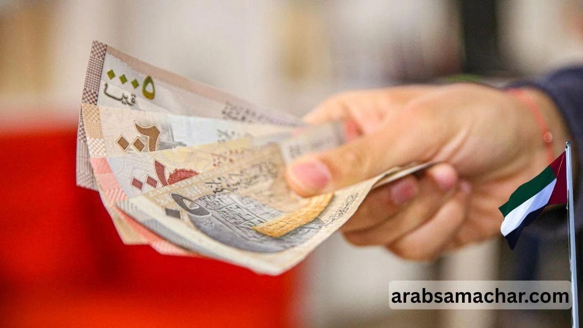 UAE Dirham 1000 Notes in Hand